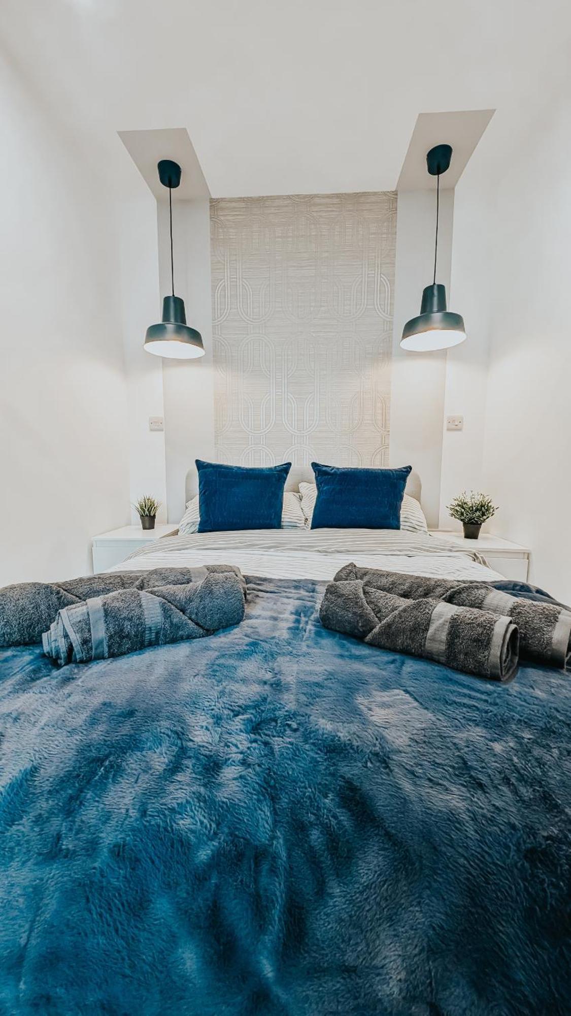 Central Apartment- Stunning Sea Views- 100M To Beach- Brand New For 2025- Sleeps 6 *