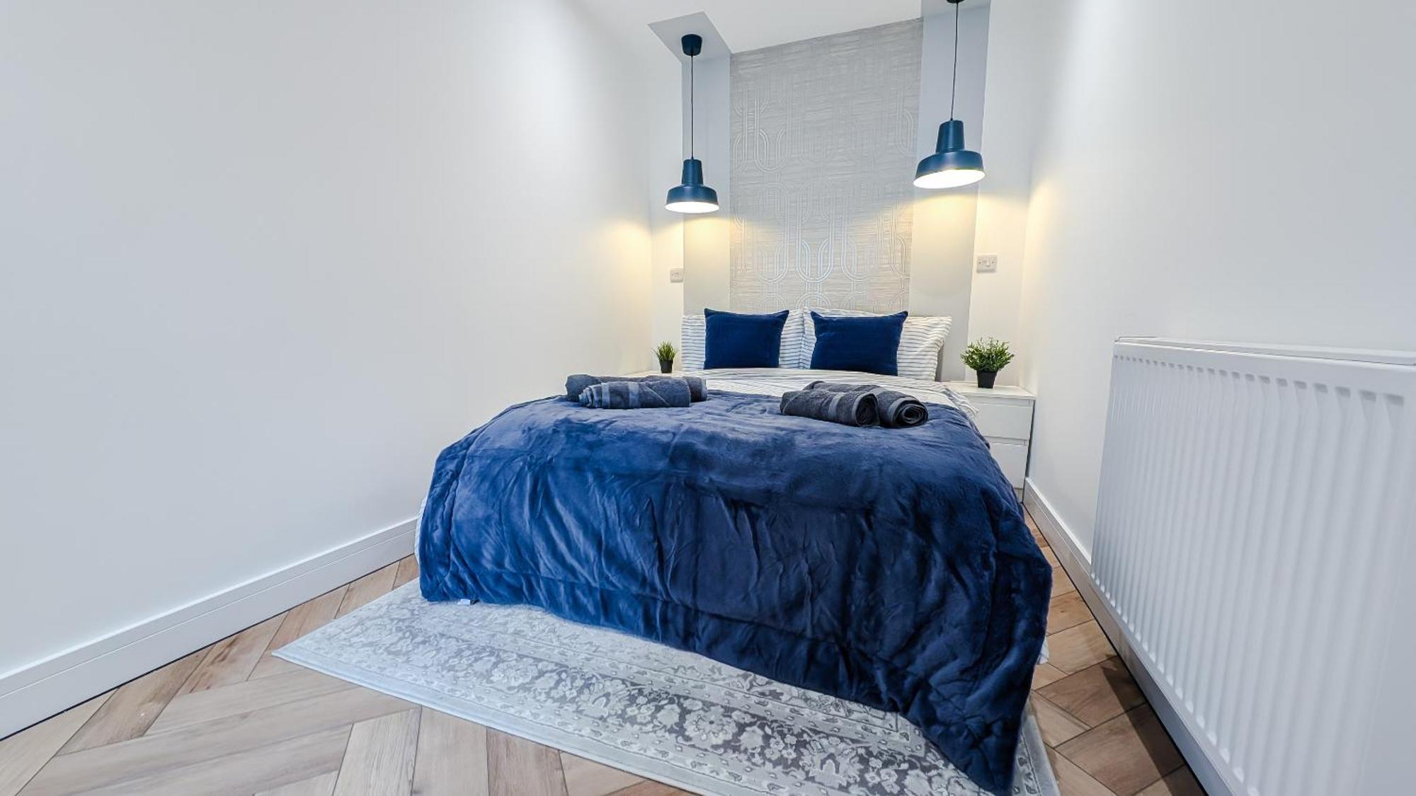 Central Apartment- Stunning Sea Views- 100M To Beach- Brand New For 2025- Sleeps 6 *
