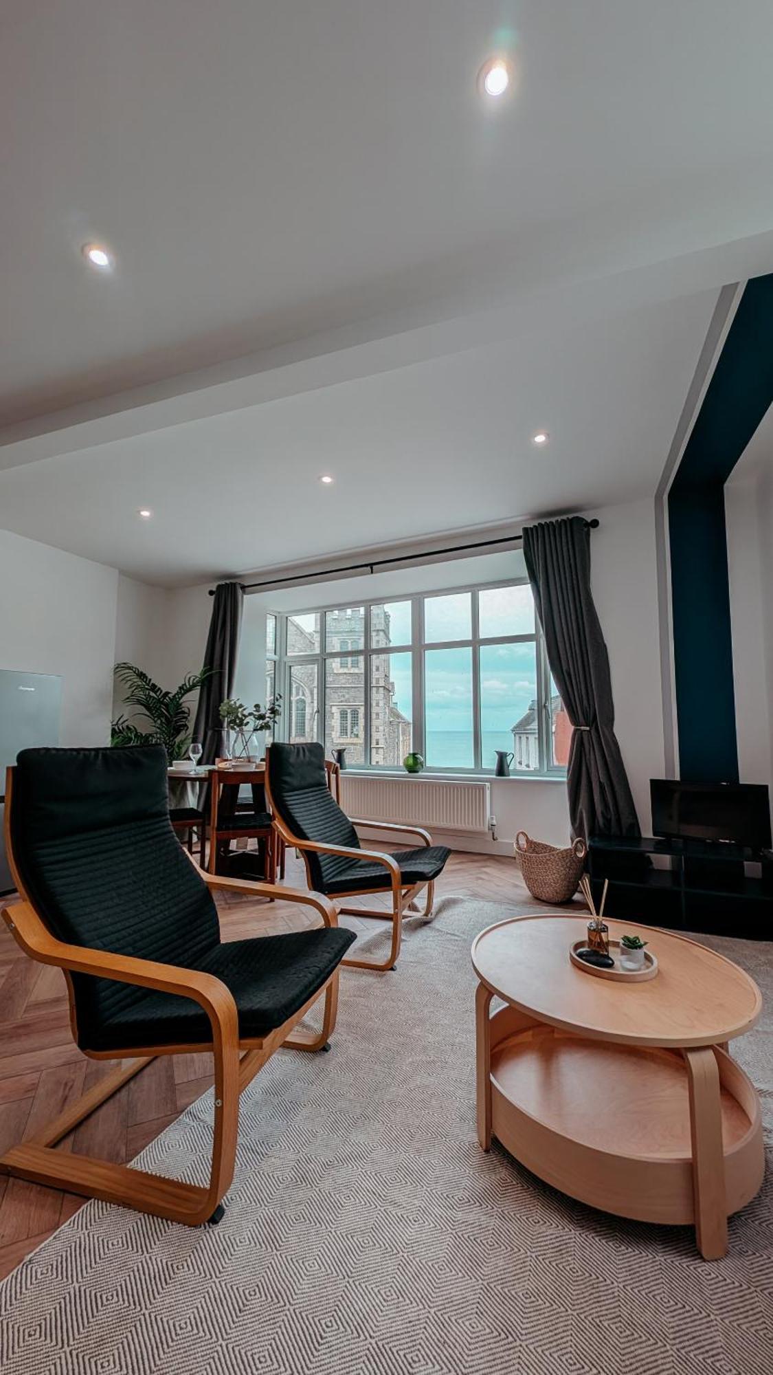 Central Apartment- Stunning Sea Views- 100M To Beach- Brand New For 2025- Sleeps 6 Holiday home