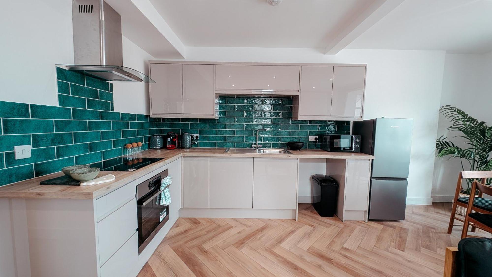 Central Apartment- Stunning Sea Views- 100M To Beach- Brand New For 2025- Sleeps 6 Holiday home Newquay (Cornwall)