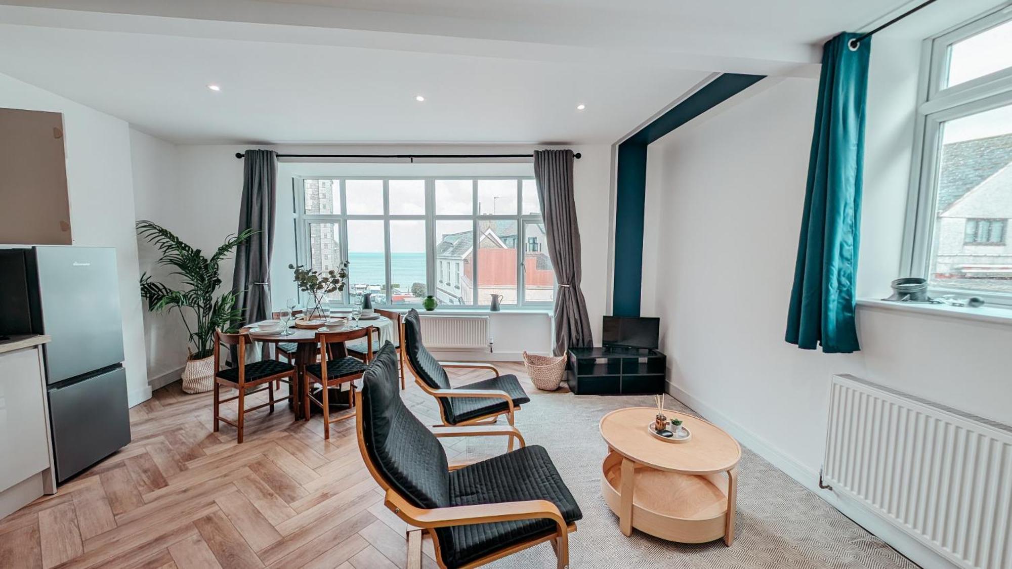 Holiday home Central Apartment- Stunning Sea Views- 100M To Beach- Brand New For 2025- Sleeps 6 *