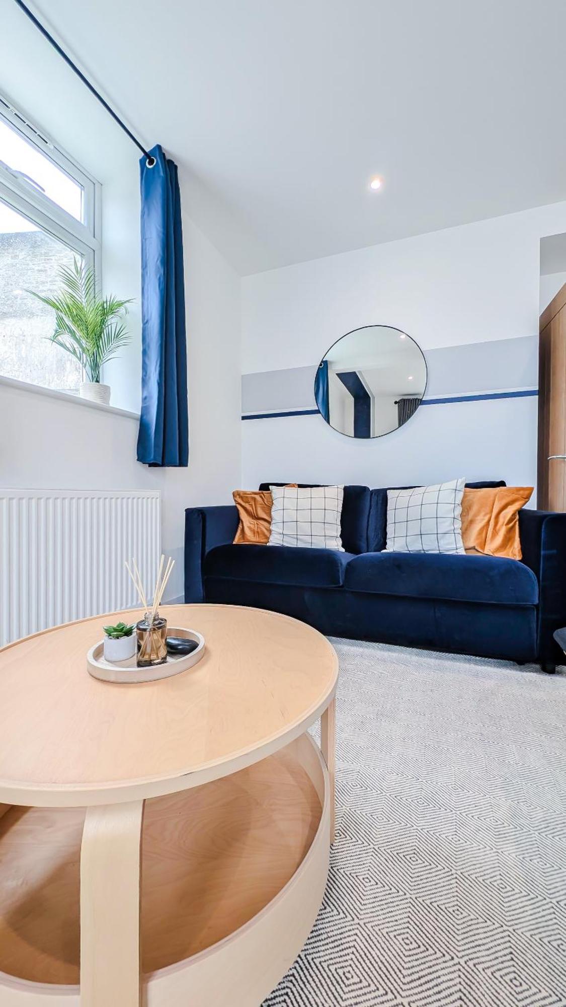 Central Apartment- Stunning Sea Views- 100M To Beach- Brand New For 2025- Sleeps 6 Holiday home Newquay (Cornwall)