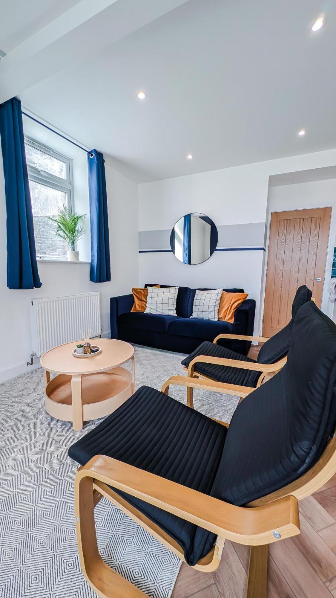 Central Apartment- Stunning Sea Views- 100M To Beach- Brand New For 2025- Sleeps 6 * Newquay (Cornwall)