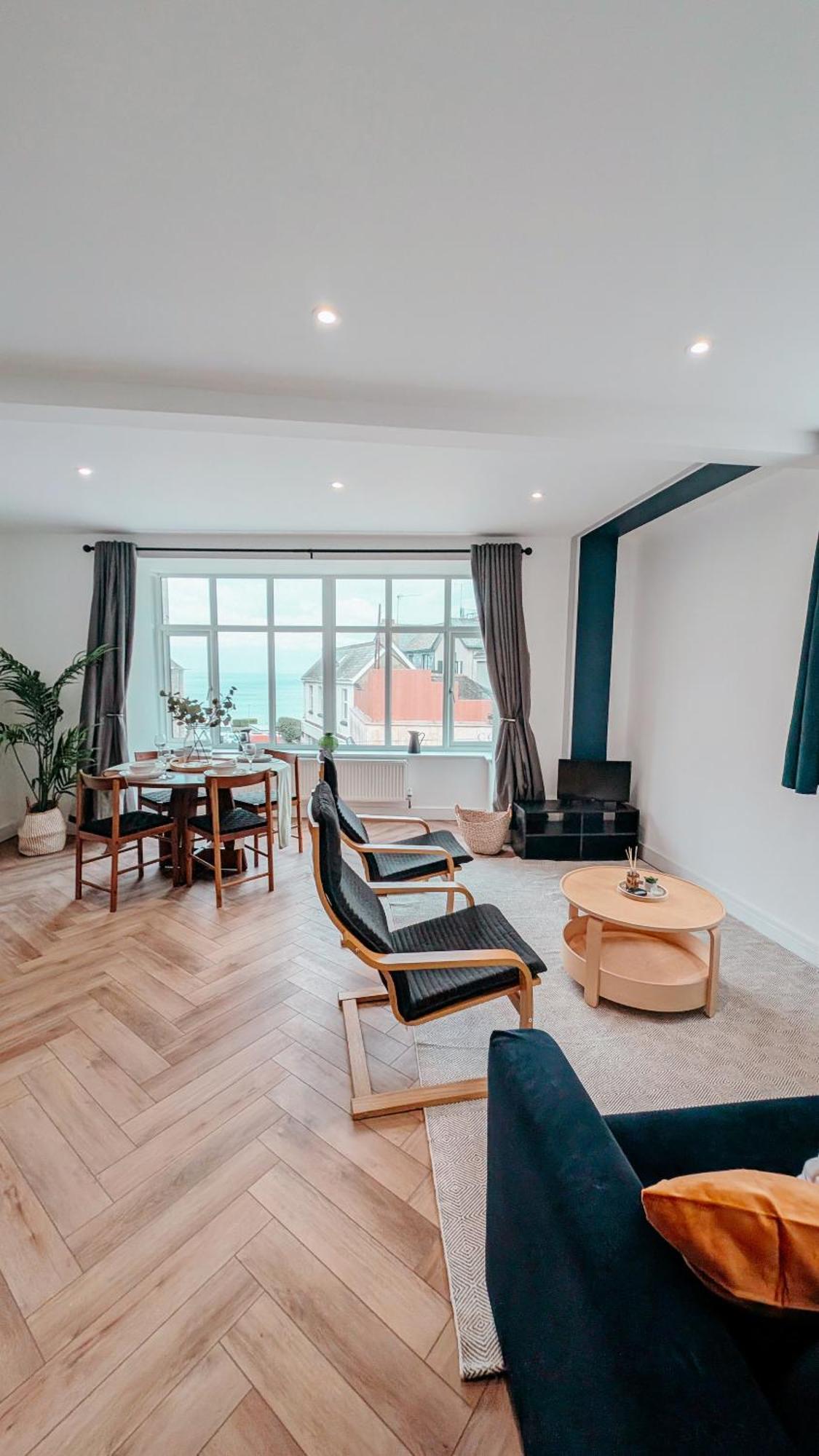 Central Apartment- Stunning Sea Views- 100M To Beach- Brand New For 2025- Sleeps 6 * Newquay (Cornwall)