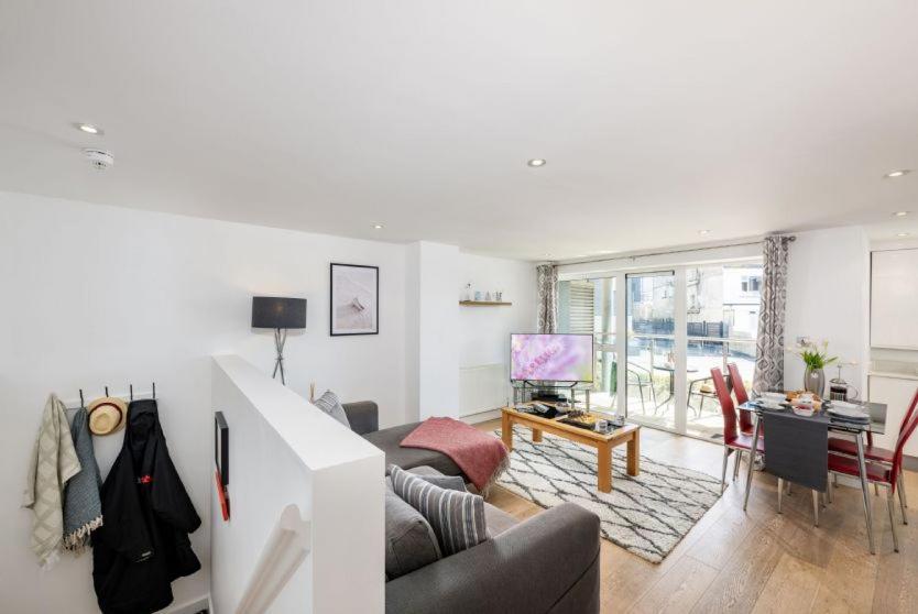 1 Ocean Gate In Newquay Holiday home