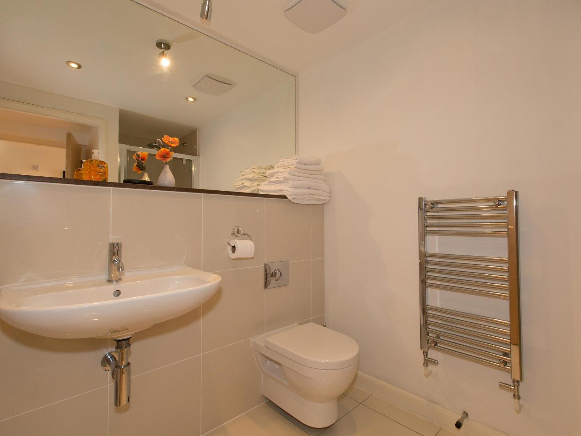 12 Zinc Apartment *