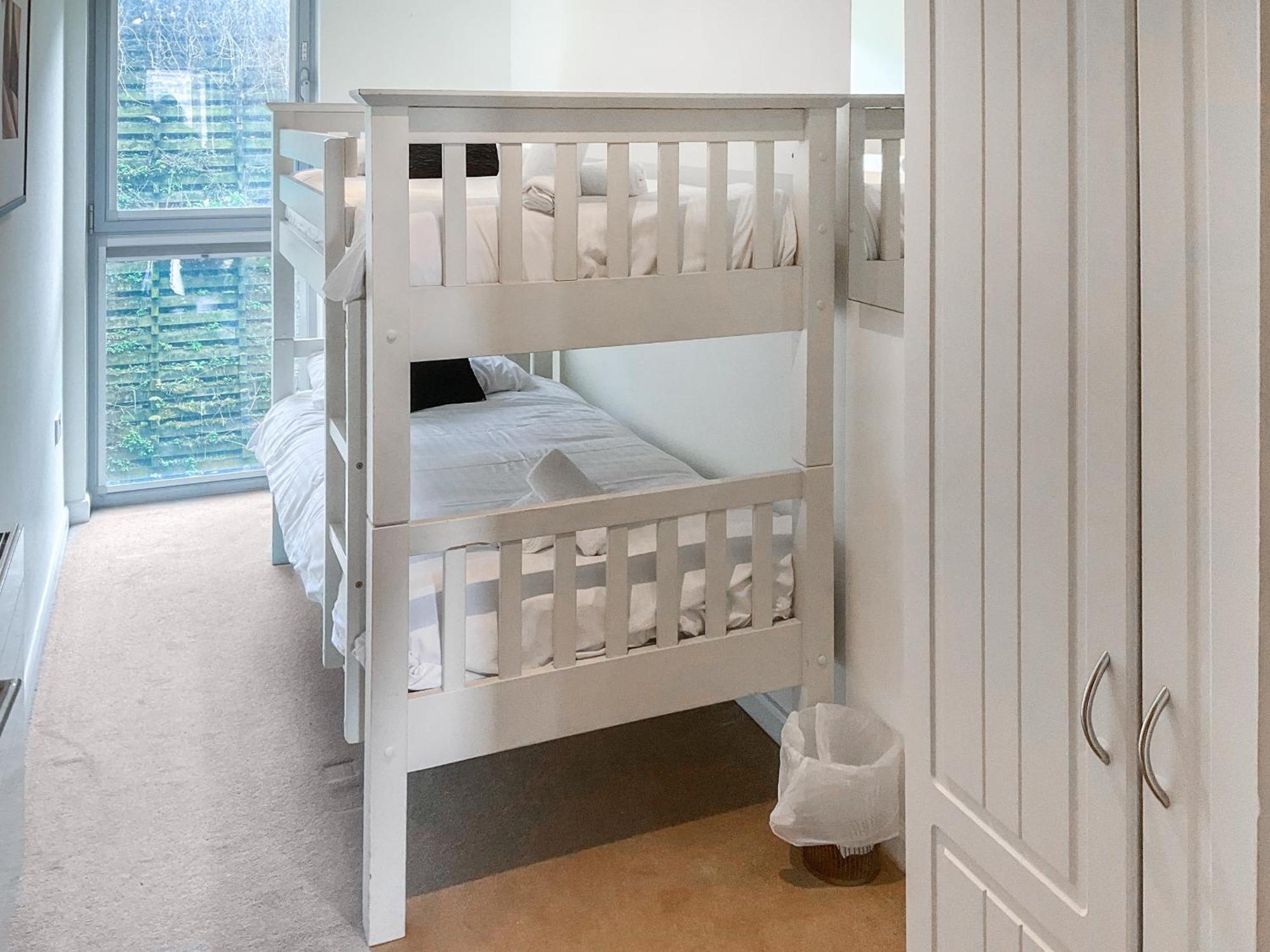 12 Zinc Apartment *