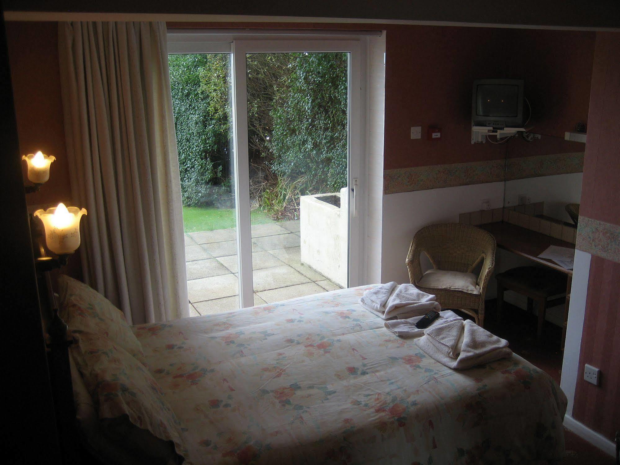 Priory Hotel 2*