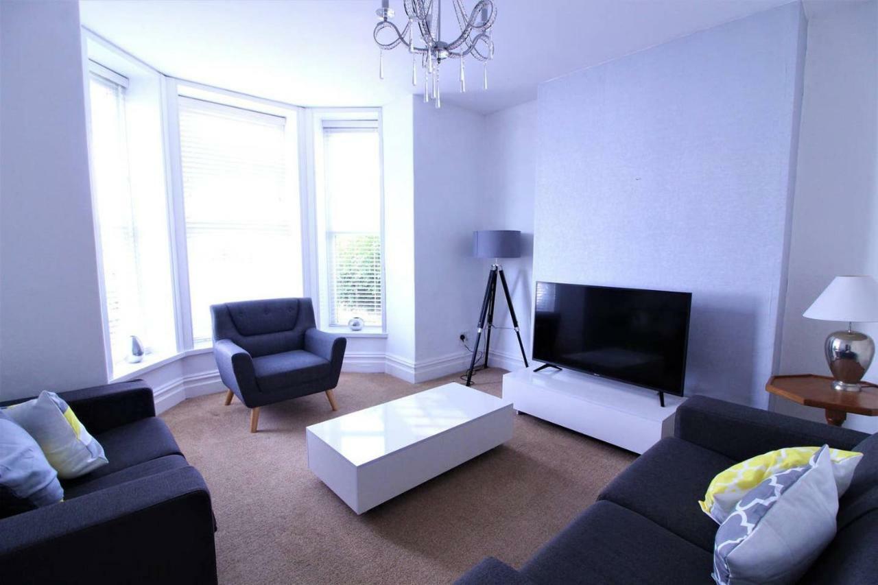 Сasa de vacaciones Newquay Escape, 5 Spacious Ensuite Bedrooms & Parking- Simplycheckin New Quay