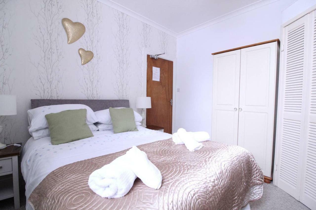 Сasa de vacaciones Newquay Escape, 5 Spacious Ensuite Bedrooms & Parking- Simplycheckin