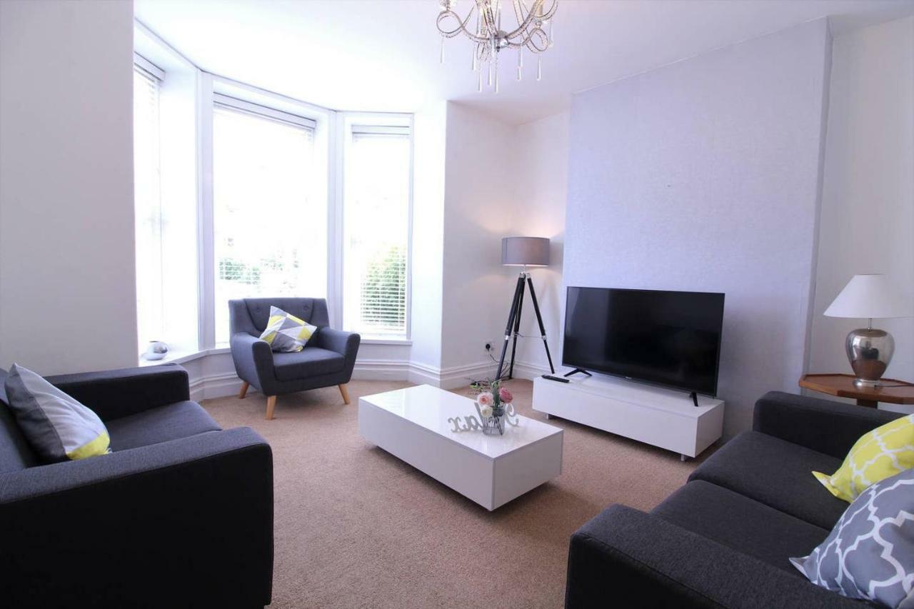 Newquay Escape, 5 Spacious Ensuite Bedrooms & Parking- Simplycheckin Сasa de vacaciones *