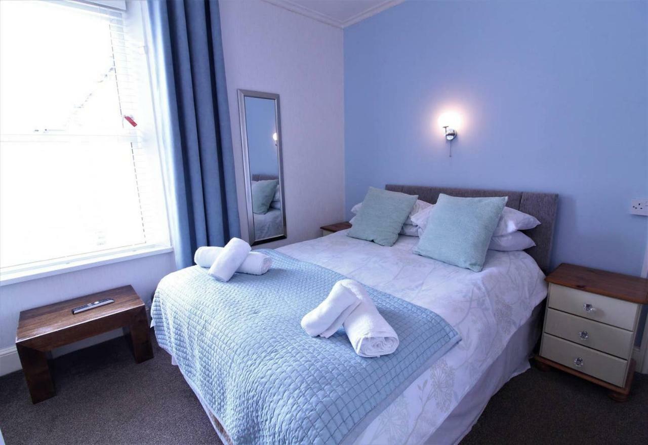 Newquay Escape, 5 Spacious Ensuite Bedrooms & Parking- Simplycheckin * New Quay