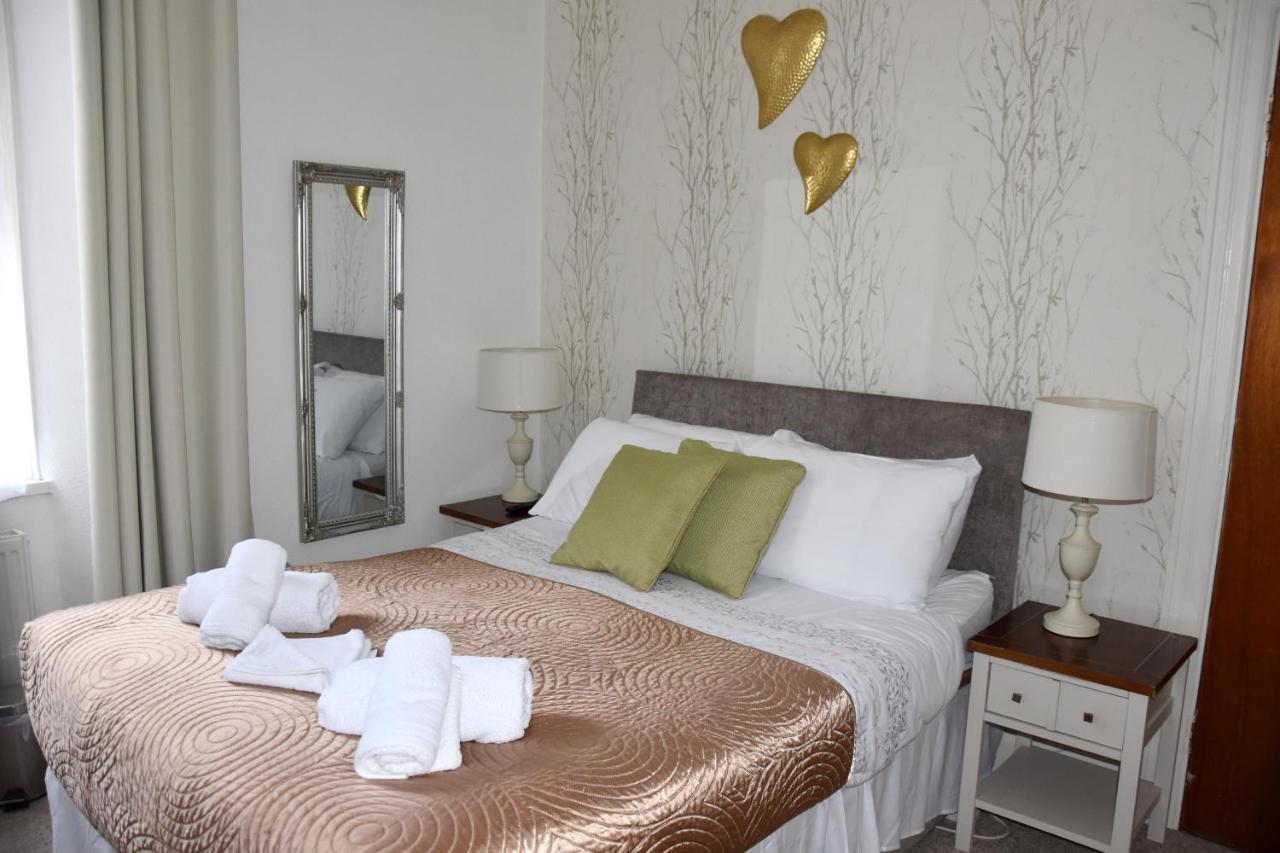 Newquay Escape, 5 Spacious Ensuite Bedrooms & Parking- Simplycheckin Сasa de vacaciones