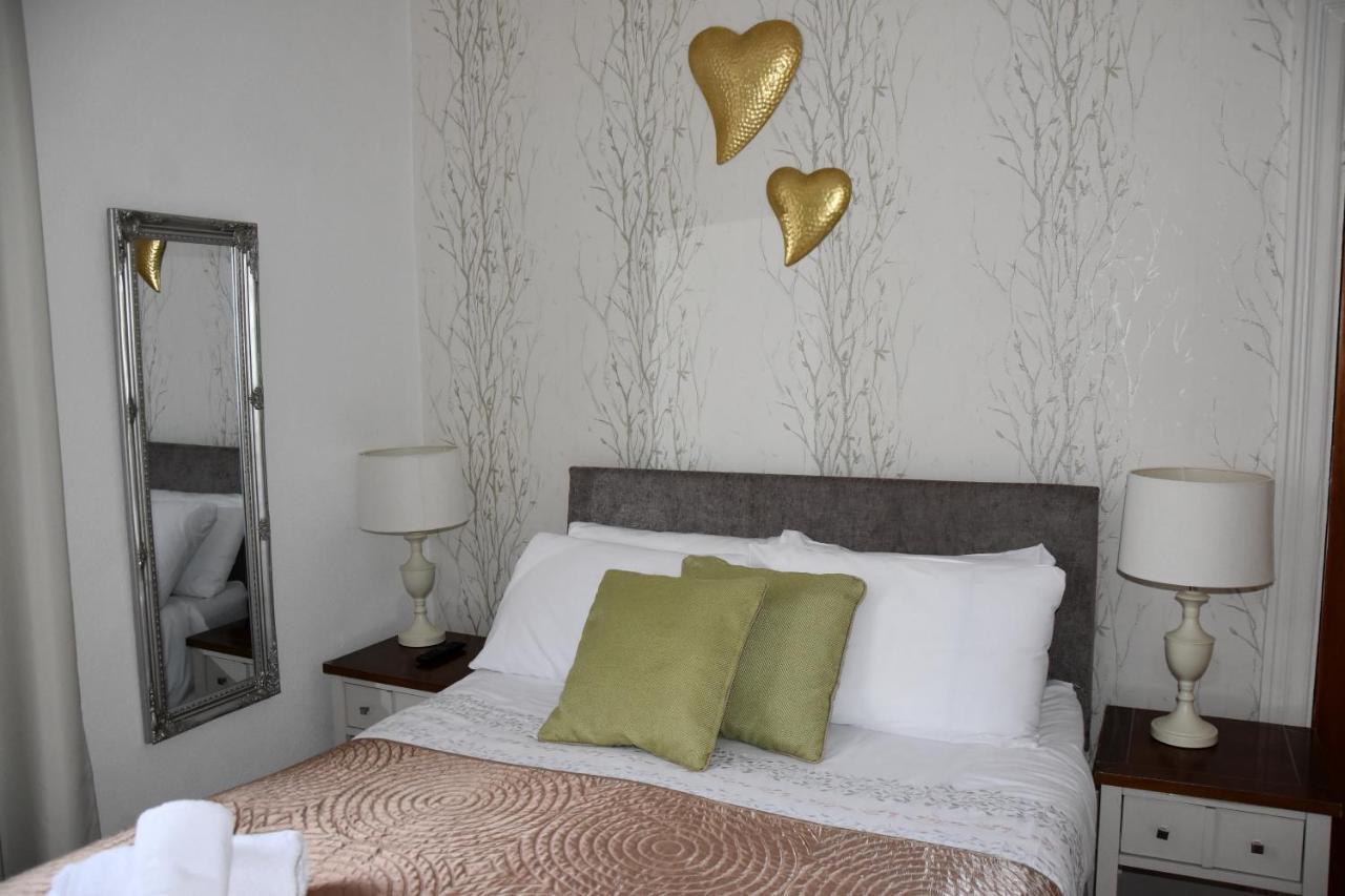 Newquay Escape, 5 Spacious Ensuite Bedrooms & Parking- Simplycheckin * New Quay