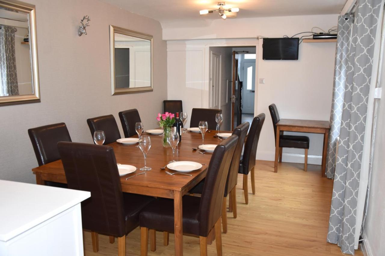 Newquay Escape, 5 Spacious Ensuite Bedrooms & Parking- Simplycheckin Сasa de vacaciones