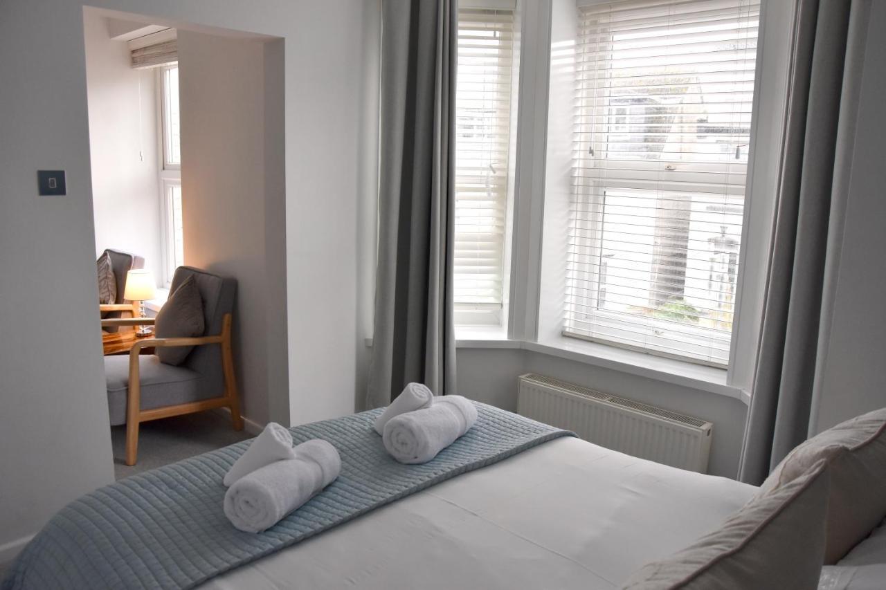 Сasa de vacaciones Newquay Escape, 5 Spacious Ensuite Bedrooms & Parking- Simplycheckin