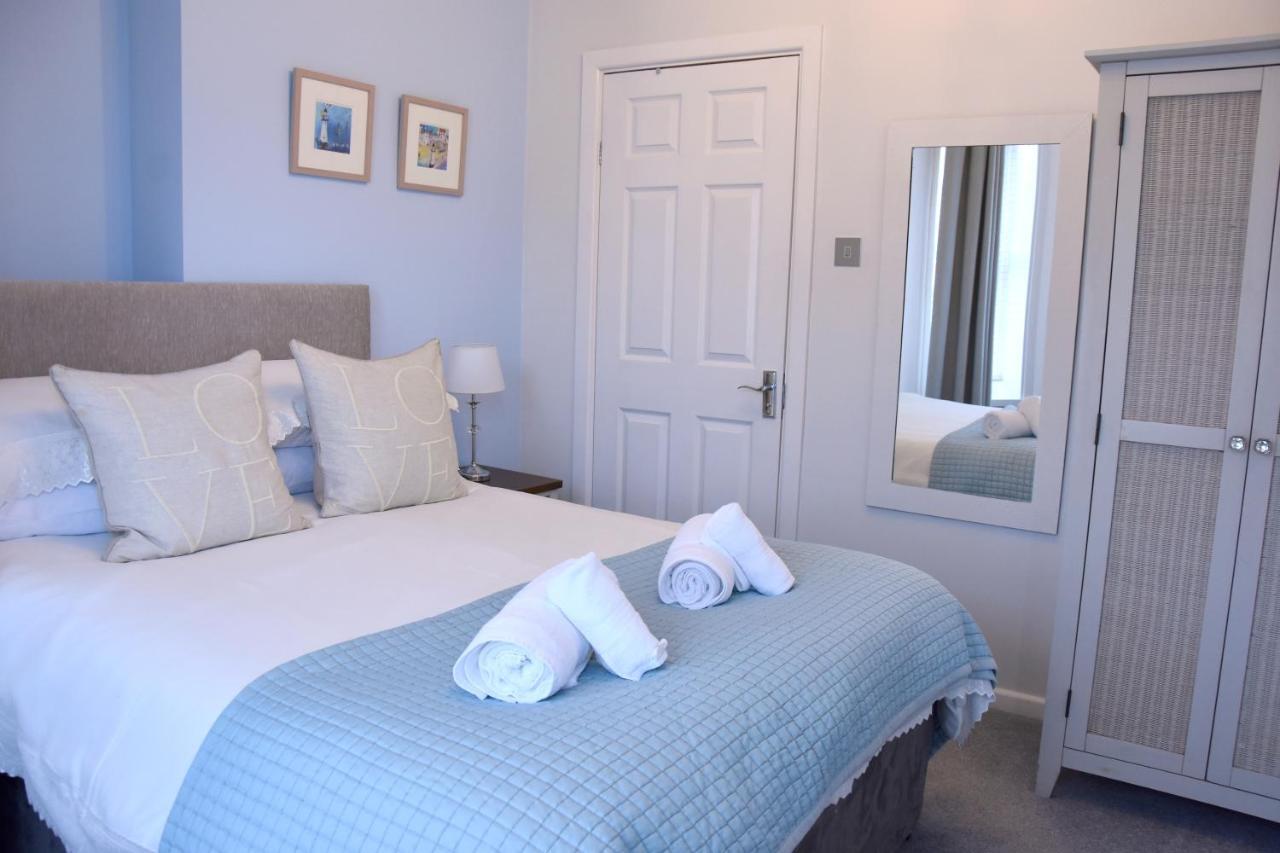 Сasa de vacaciones Newquay Escape, 5 Spacious Ensuite Bedrooms & Parking- Simplycheckin