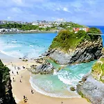 Entire Flat In Newquay, 2 Minutes Walk To The Beach And Clubs!