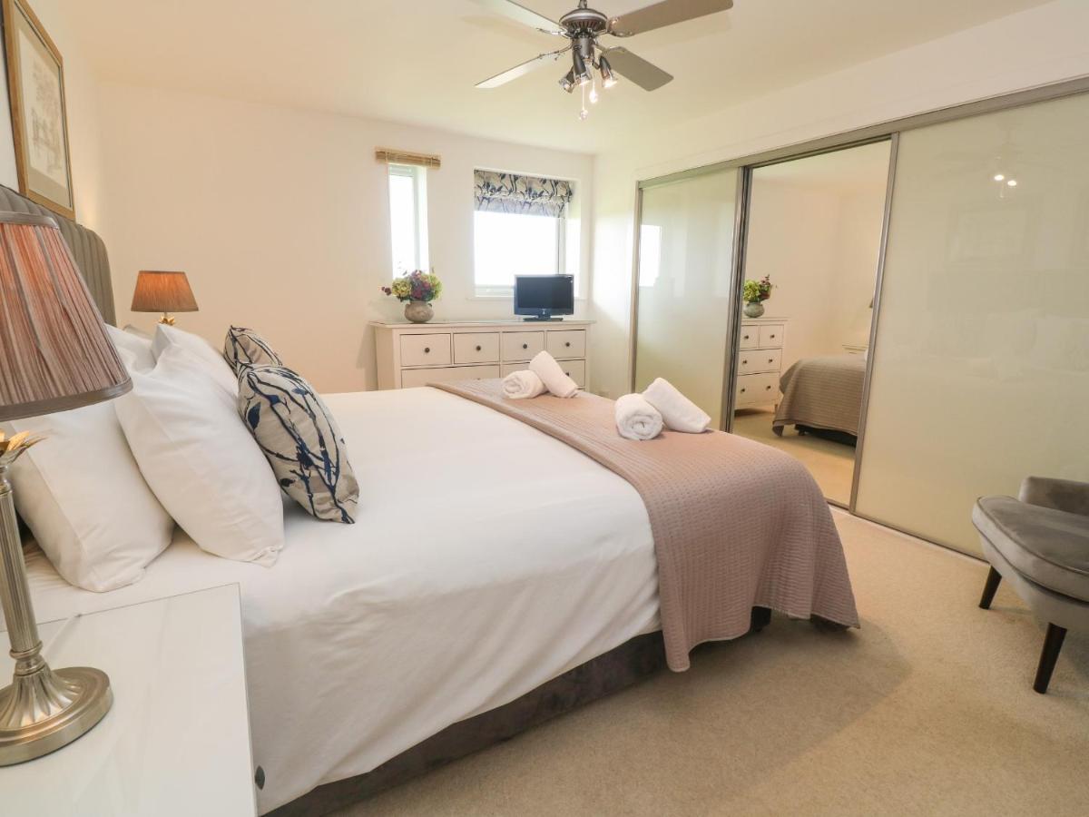Ocean Seven Apartment *
