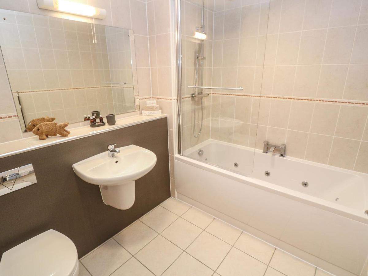 Ocean Seven Apartment *