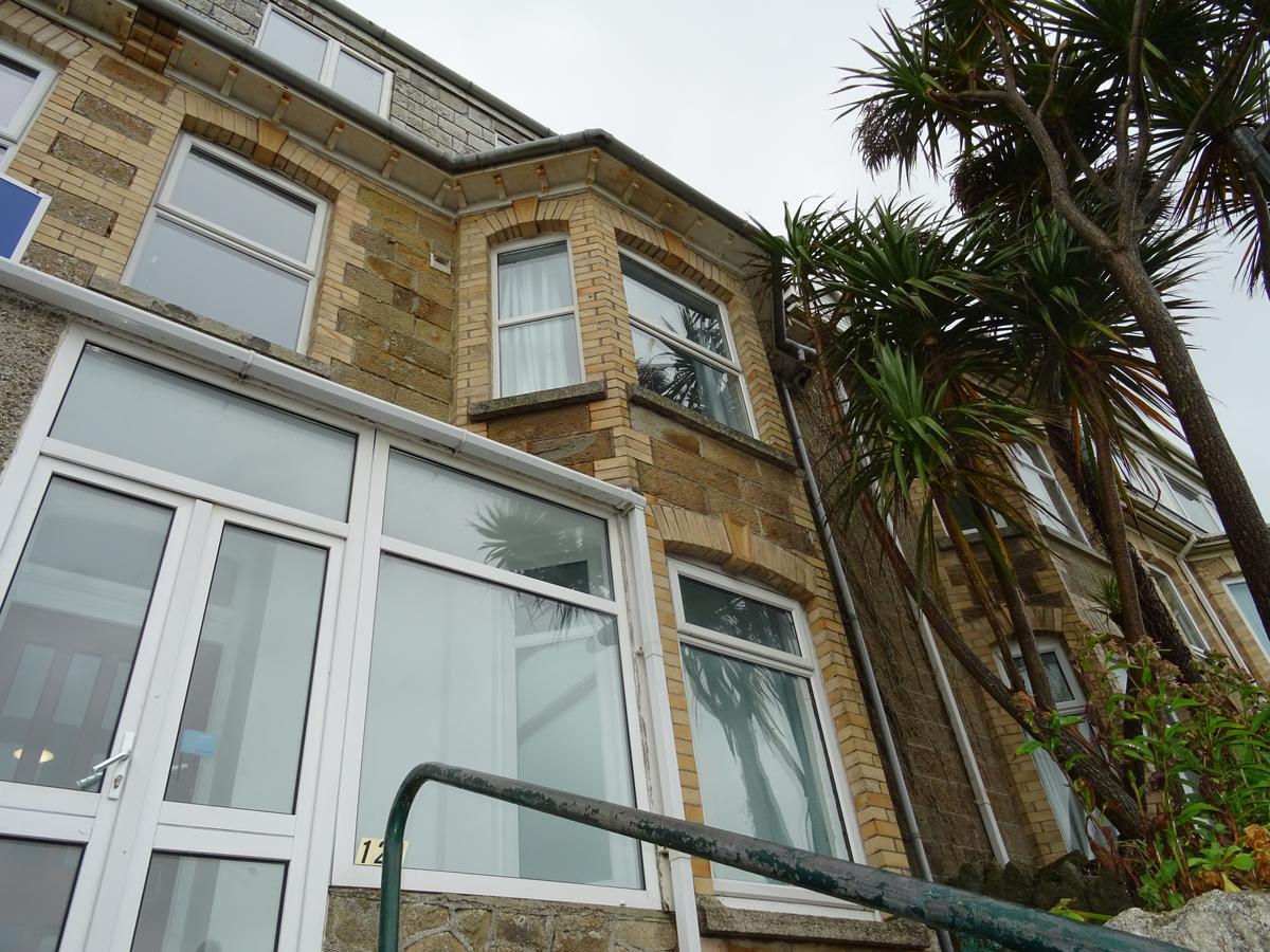 Ocean Breeze Guest house 2*